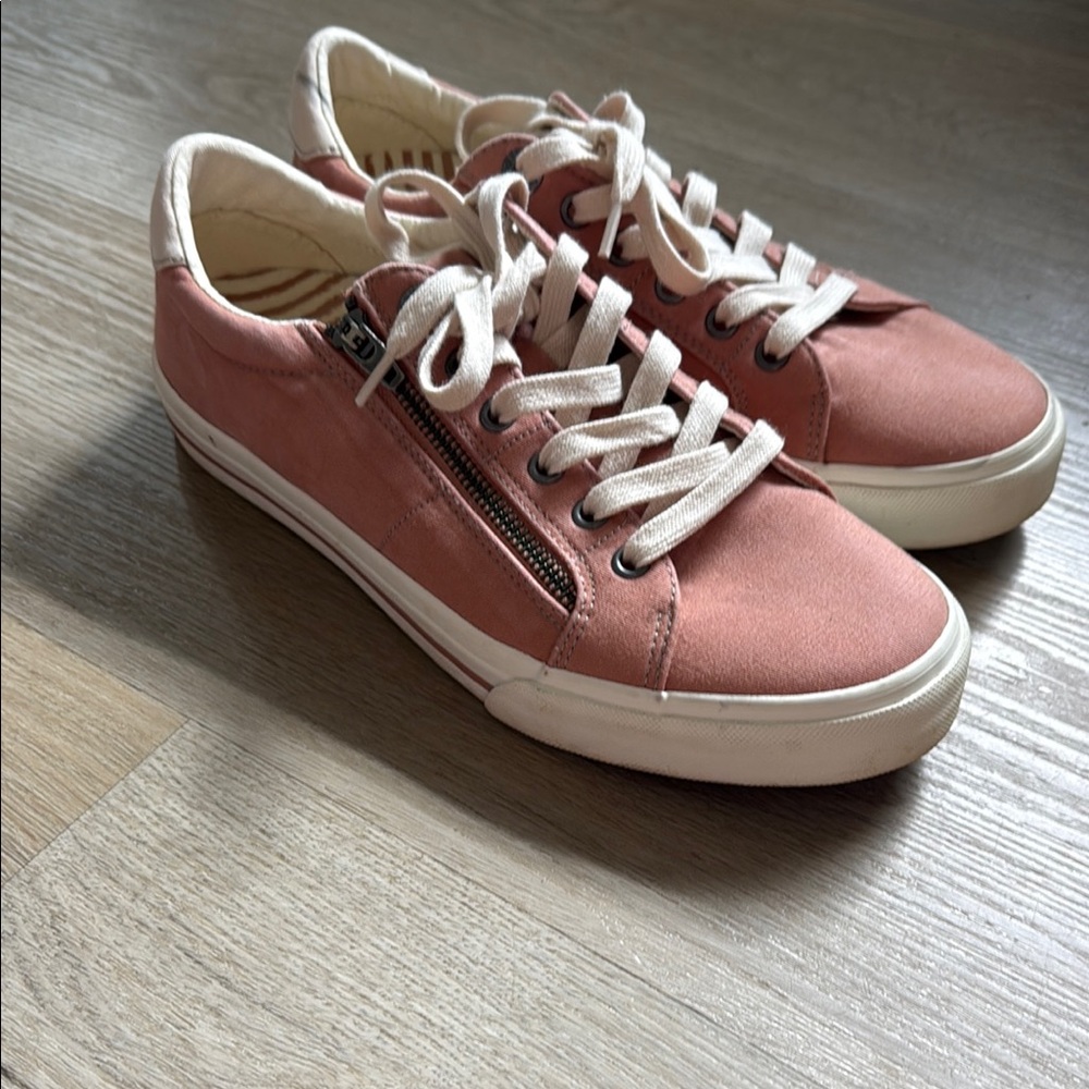 Women's Pink Casual Sneakers